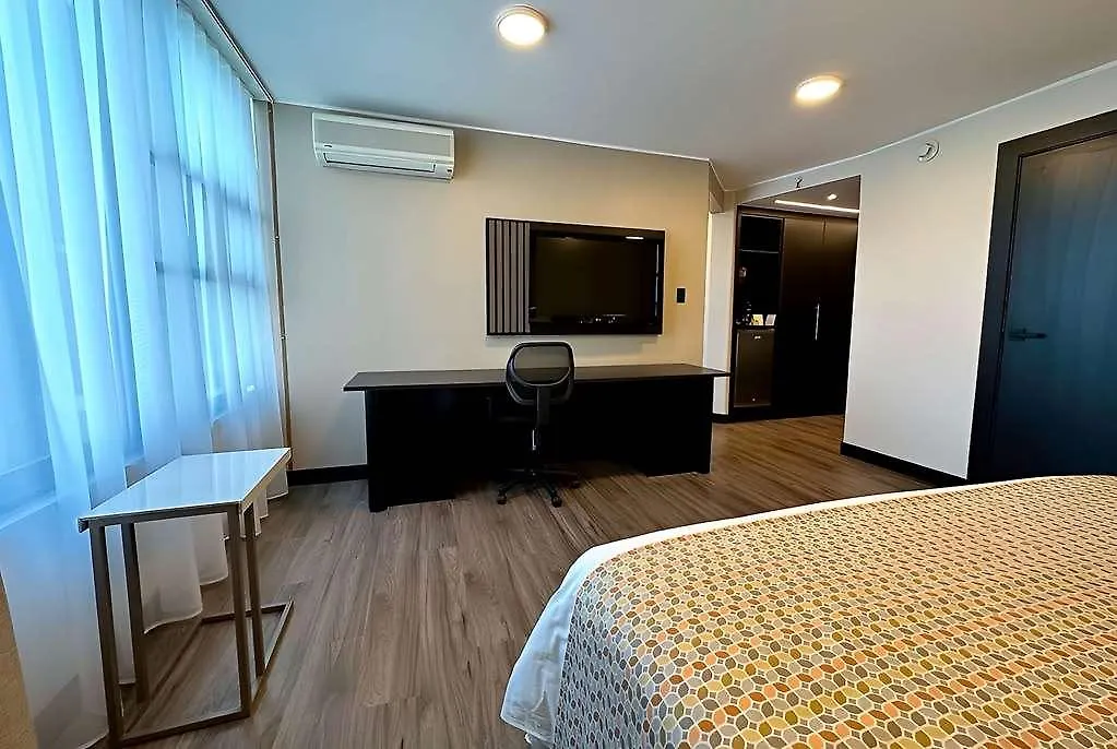 La Quinta By Wyndham Quito Caicedo Plaza Hotel