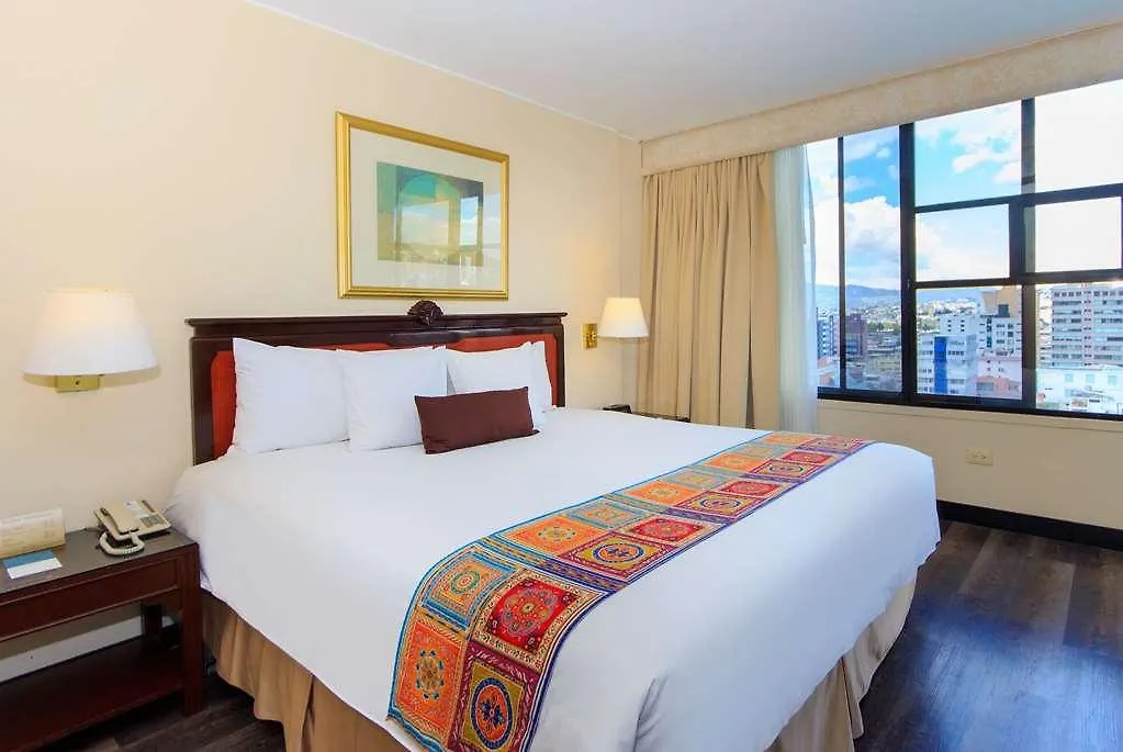 ホテル La Quinta By Wyndham Quito Caicedo Plaza